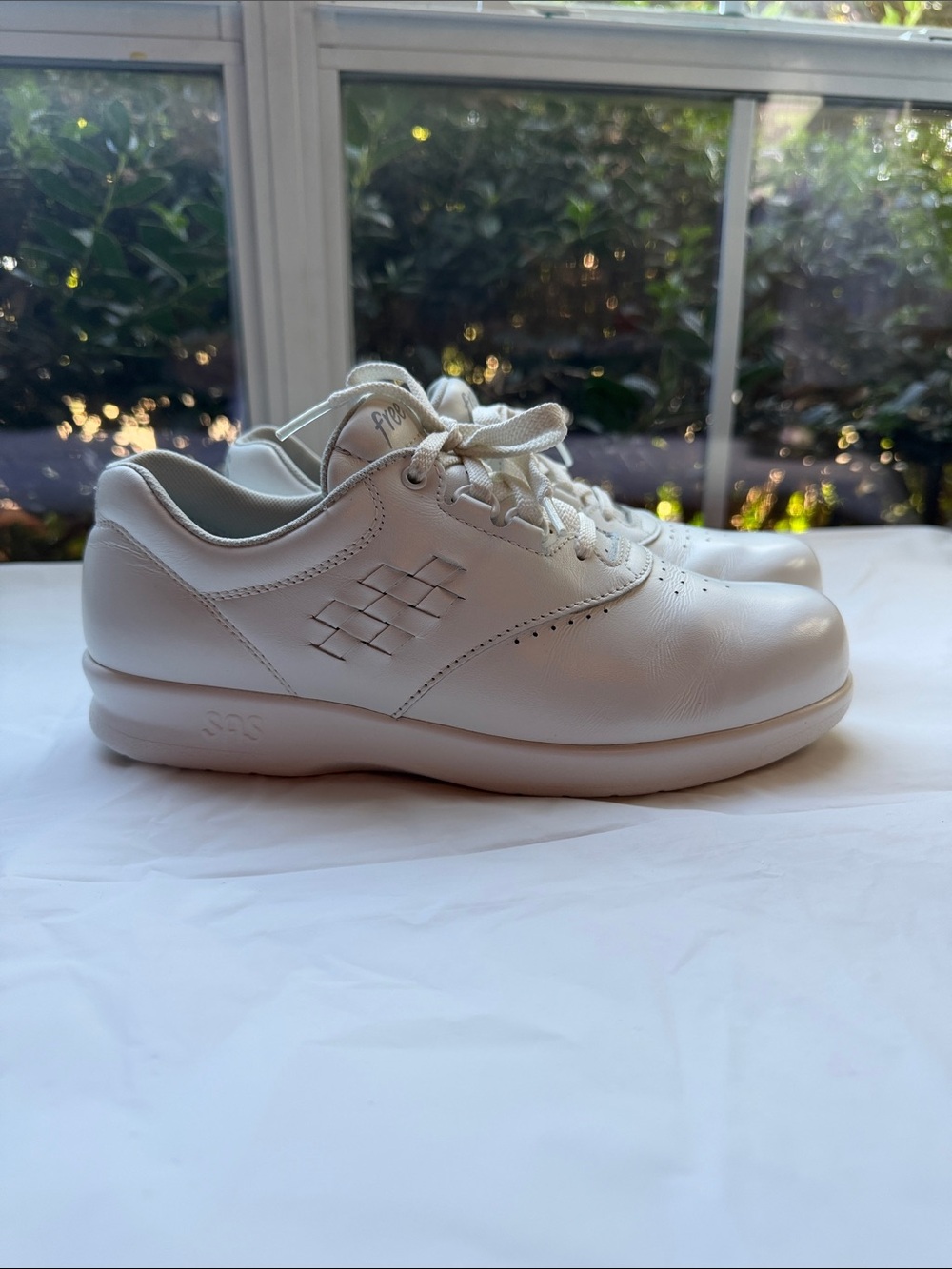 🔥 SAS Free Time White Leather Walking Shoes - Size 5.5 M - STEAL!